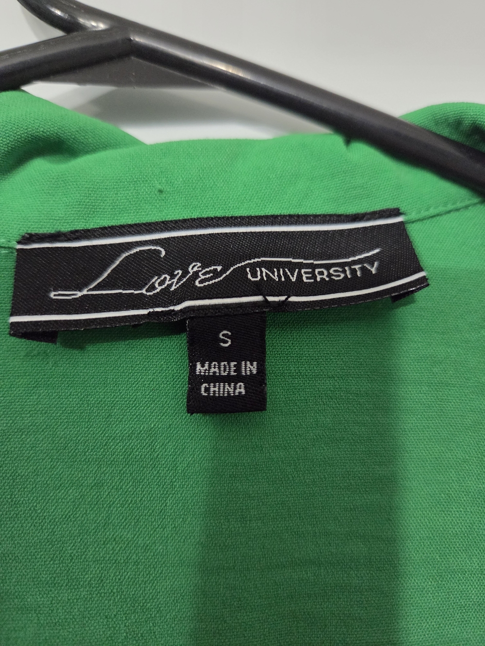 Cropped Button-Front Green Collared Blouse - Picture 5 of 5